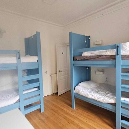 Bed In 6-Bed Mixed Dormitory Le Jardin Cafe Burdeos Exterior foto