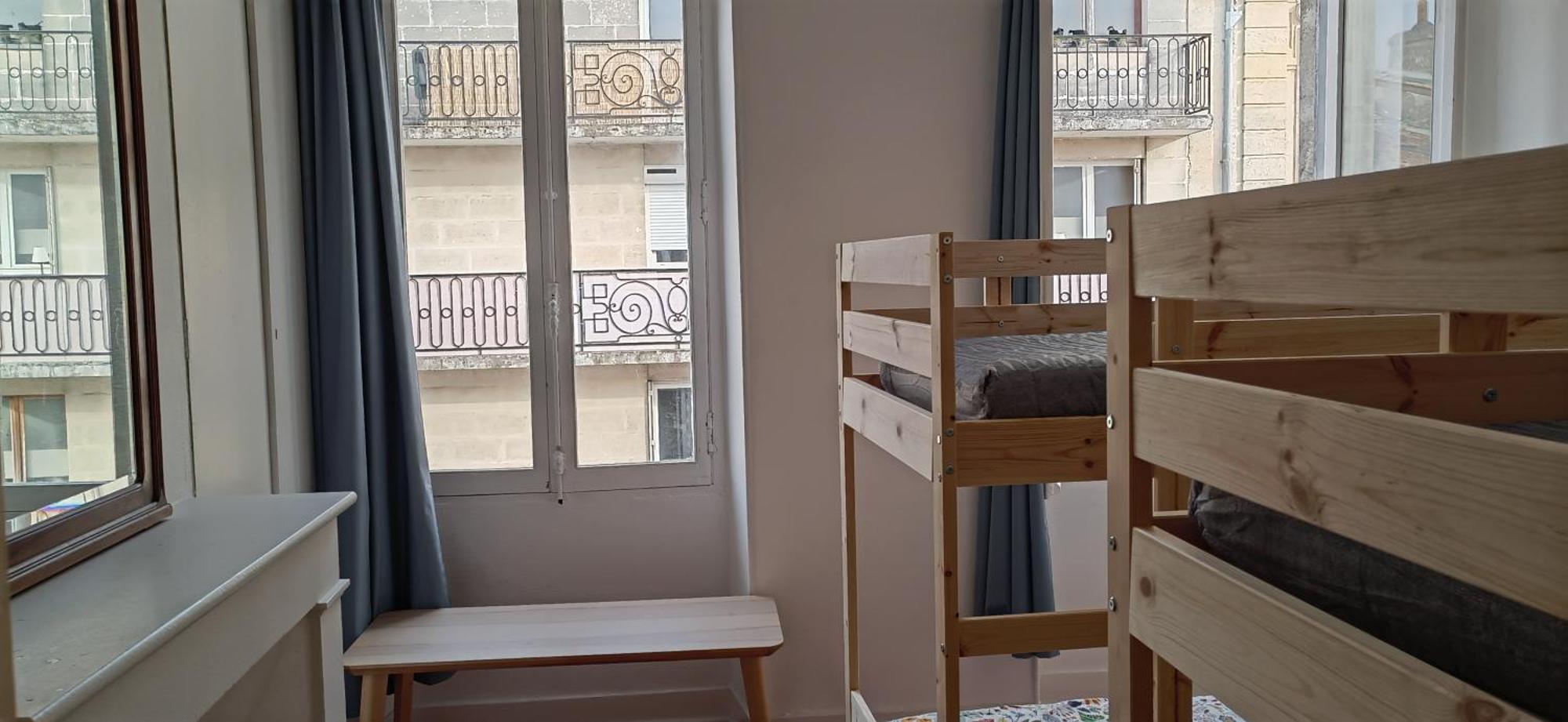 Bed In 6-Bed Mixed Dormitory Le Jardin Cafe Burdeos Exterior foto
