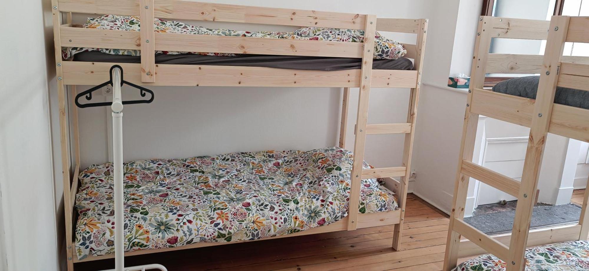 Bed In 6-Bed Mixed Dormitory Le Jardin Cafe Burdeos Exterior foto